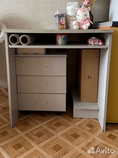 Компьютерный стол и тумбочка