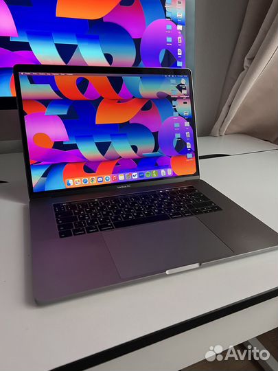 Apple MacBook Pro 15 2019 touchbar