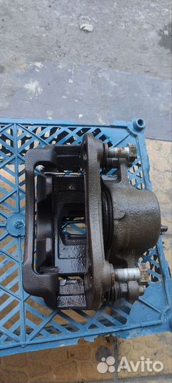 Передний тормозной суппорт правый на Элантра мд