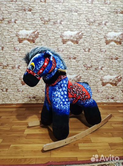 Лошадь-качалка для ребенка