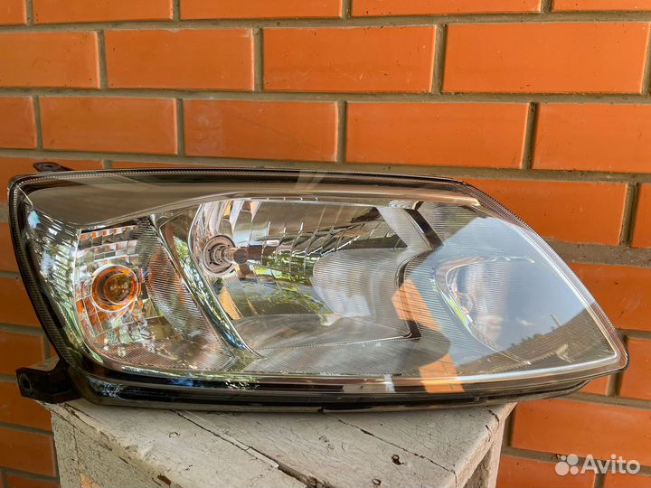 Передняя фара на гранту