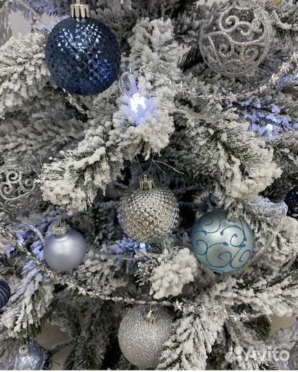 Елка искусственная с игрушками