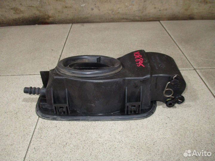 Ниша лючка бензобака BMW X3 (E83)