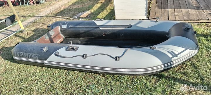 Лодка Пилот 330