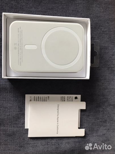 iPhone MagSafe battery pack