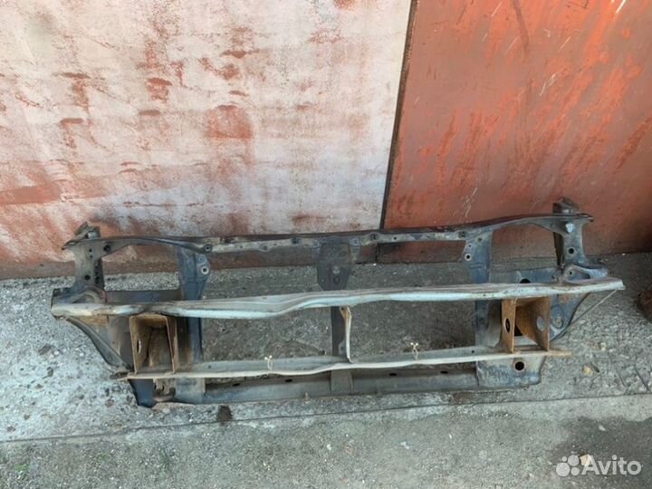 Планка радиатора Subaru Legacy BC EJ22 1992