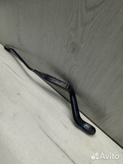 Поводок дворника левый Volvo S70 Вольво С70