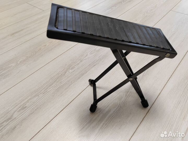 Подставка под ногу гитариста