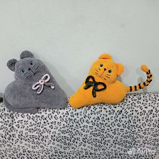 Декоративная подушка- игрушка и большие игрушки