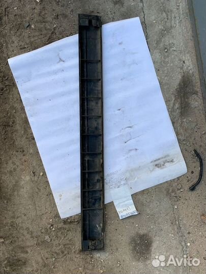 Молдинг двери передней левой Audi 100. 44к