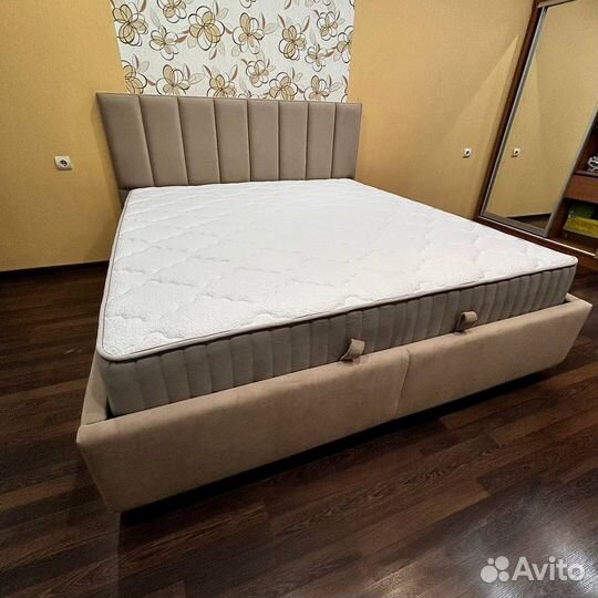 Кровать двуспальная