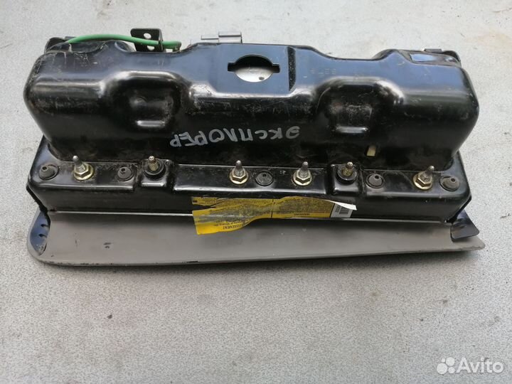 Подушка в торпедо для Ford Explorer (U2) 1995-2001