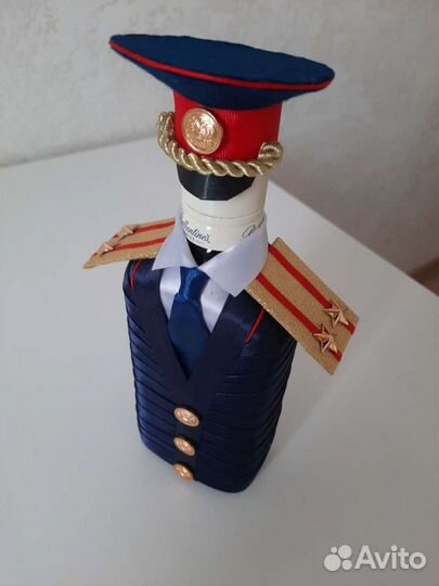 Бутылка в военной форме