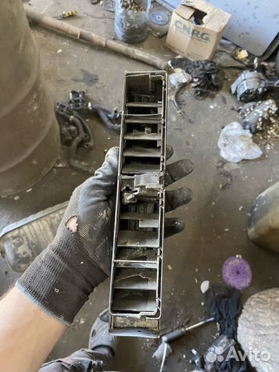 Центральный дефлектор мерседес 124