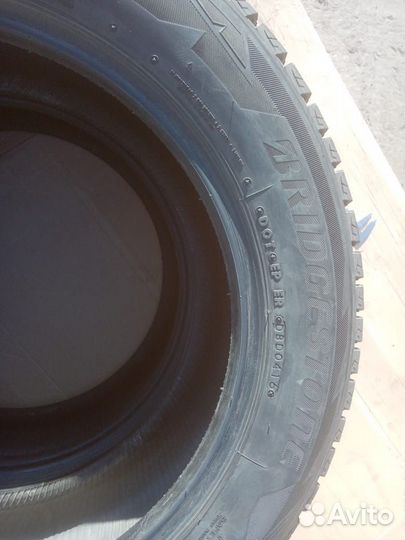 Bridgestone Blizzak DM-V2 215/60 R17