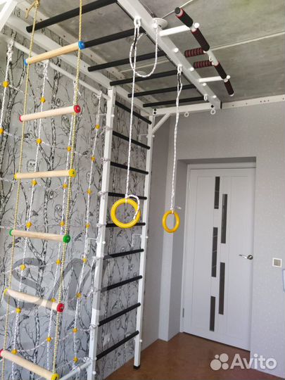 Шведская стенка с рукаходом и сеткой лазанкой