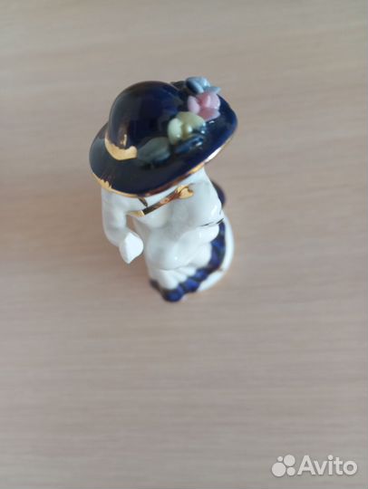 Статуэтка фарфор