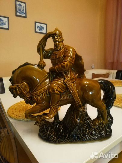 Фарфоровая статуэтка илья муромец на коне