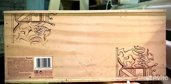 Пустая коробка из под шампанского