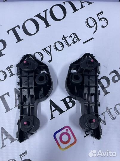 Кронштейн (замок) Toyota Camry v70-75