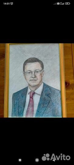 Девушка с перьями