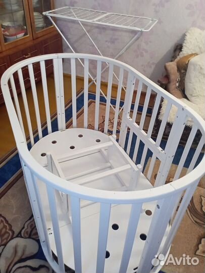 Детская кроватка круглая овальная с маятником