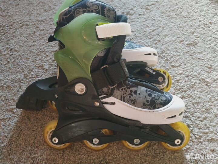 Набор: ролики раздвижные, шлем, комплект защиты