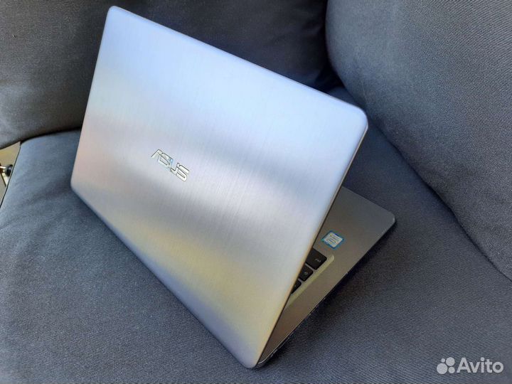 Ультрабук Asus vivobook s14 core i3-8130 SSD IPS