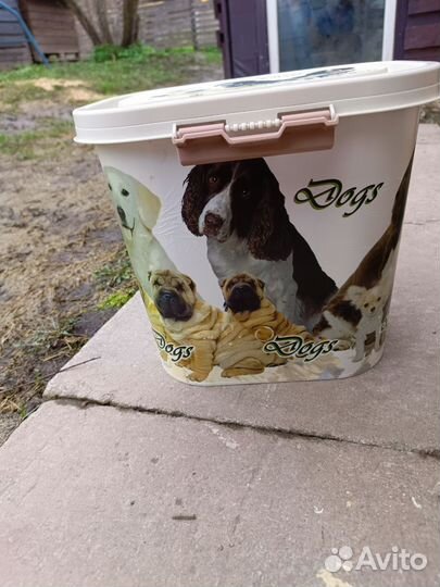 Контейнер для сухого корма