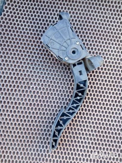 Педаль газа Hyundai Solaris