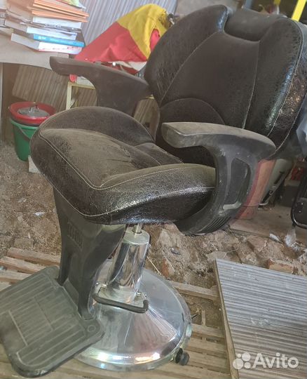 Парикмахерское кресло бу