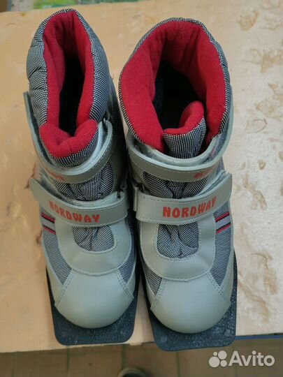 Лыжные ботинки