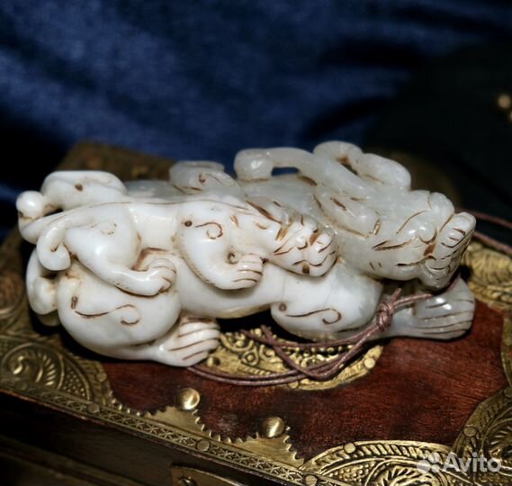 Артефакт из белого нефрита Тигры