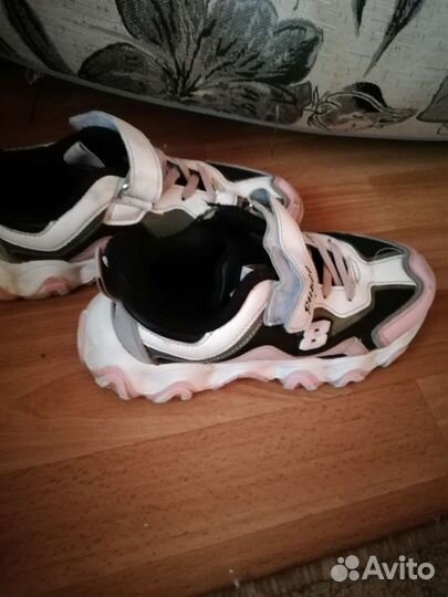 Кроссовки на девочку