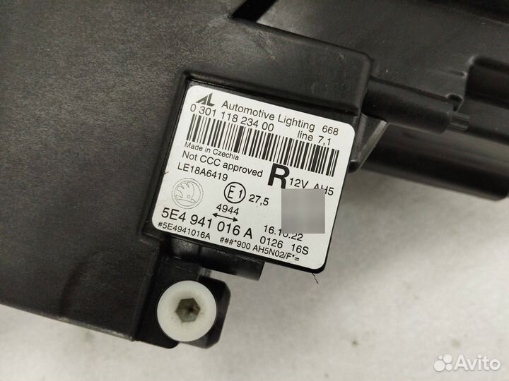 Фара правая Skoda Octavia 4 2022 5E4941016A