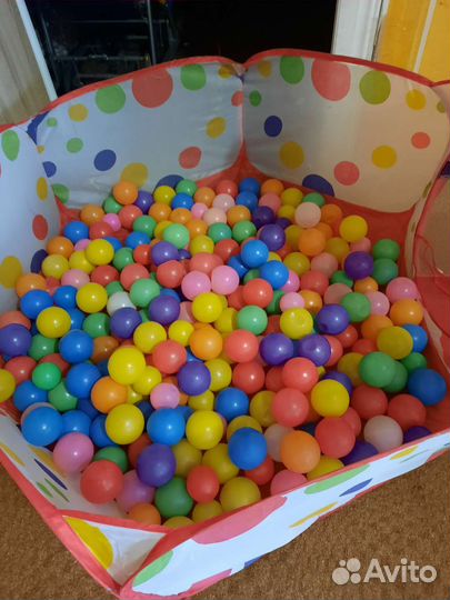 Сухой бассейн с шариками
