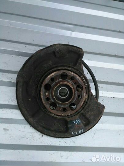 Поворотный кулак задний левый Mercedes W211