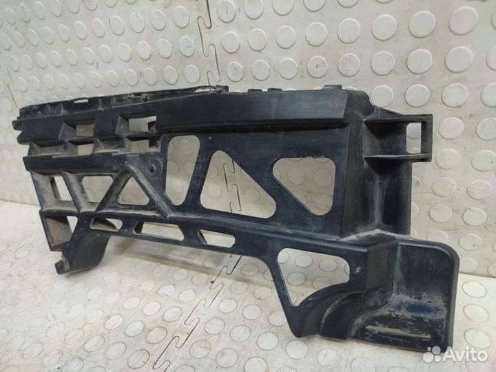 Кронштейн бампера передний левый Volkswagen Jetta