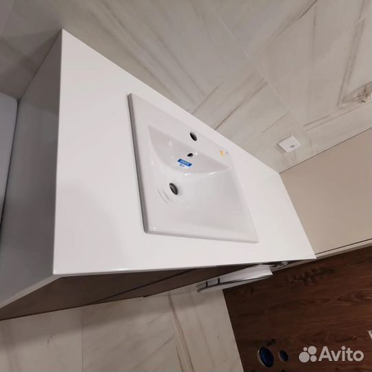 Столешница с раковиной для ванной комнаты