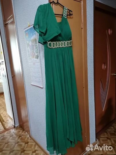 Платье цвета изумруд)