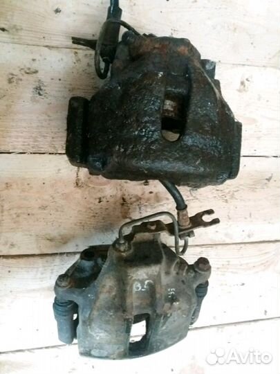 Суппорт передний Passat B5