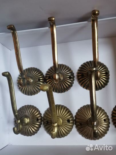 Крючок старинный латунь