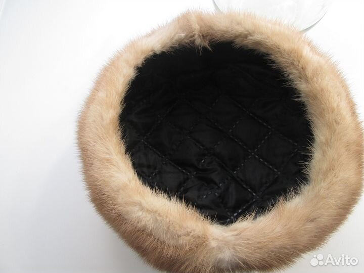 Женский берет из меха норки бежевого цвета