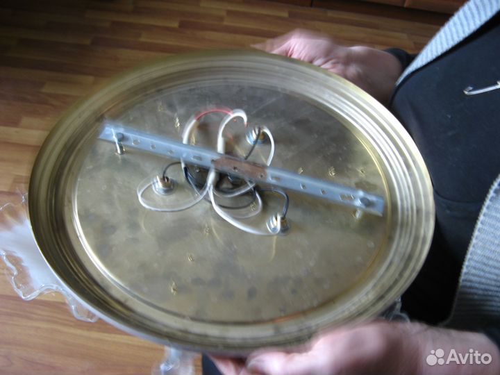 Новая. Люстра потолочная шикарная на 3 стеклянных