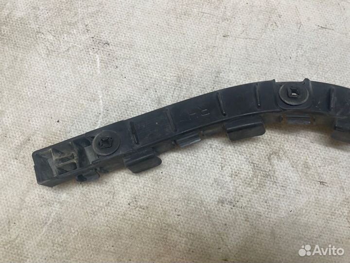 Кронштейн бампера задний правый Kia Sportage 3 SL