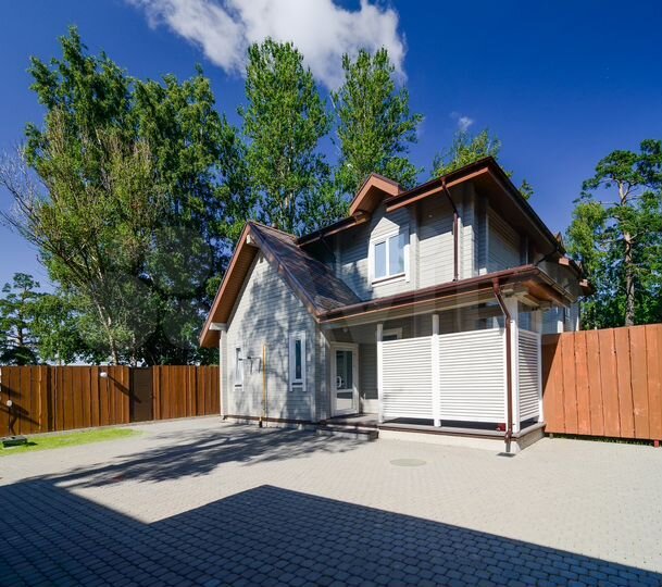 Коттедж 240 м² на участке 10 сот.