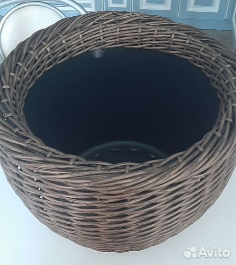 Вазон (кашпо) плетеное из ротанга