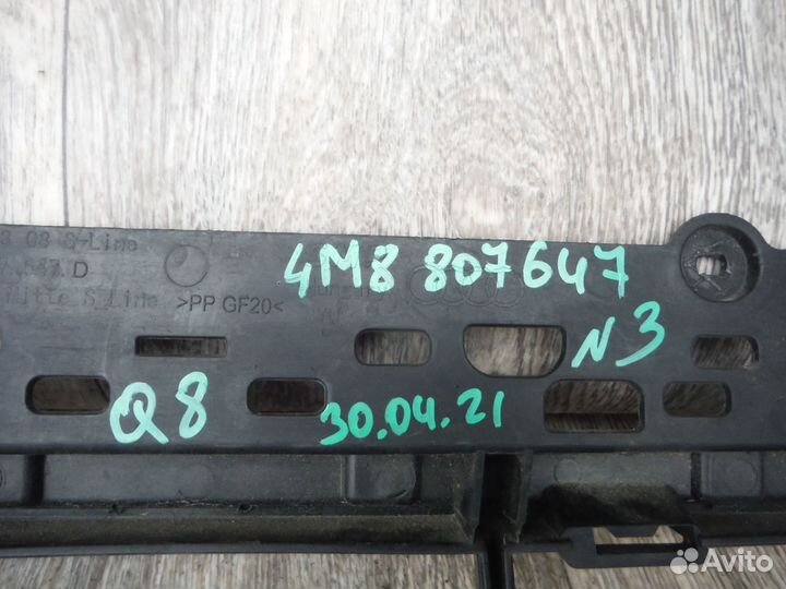 Решетка переднего бампера №3 Audi Q8 2019