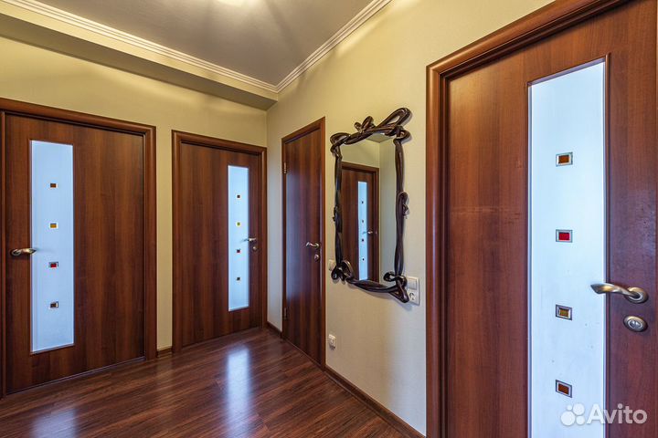 Зеркало настенное в раме