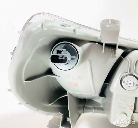 Фара левая Toyota Echo USA